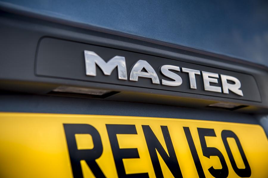 Логотип Renault Master L3H2 Van 2019 года  (UK) (фото 2 из 42)